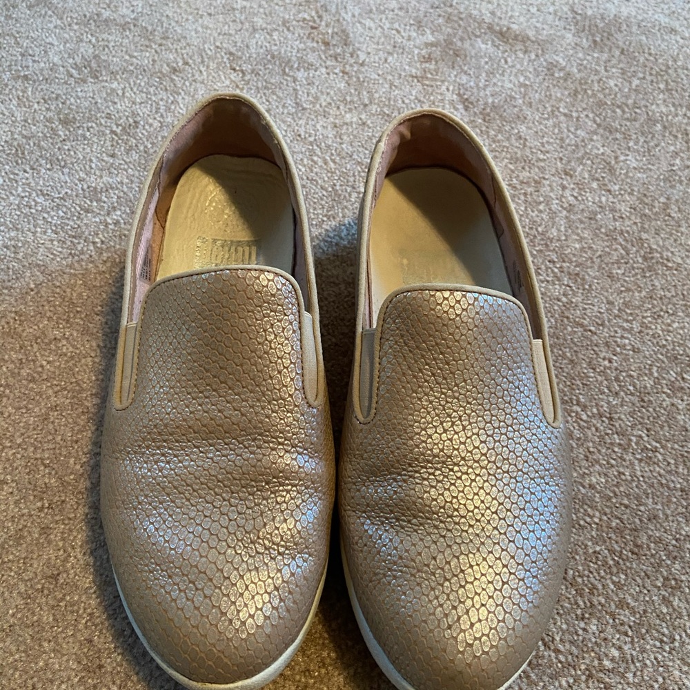 Pink Metallic Slip On Fit Flops